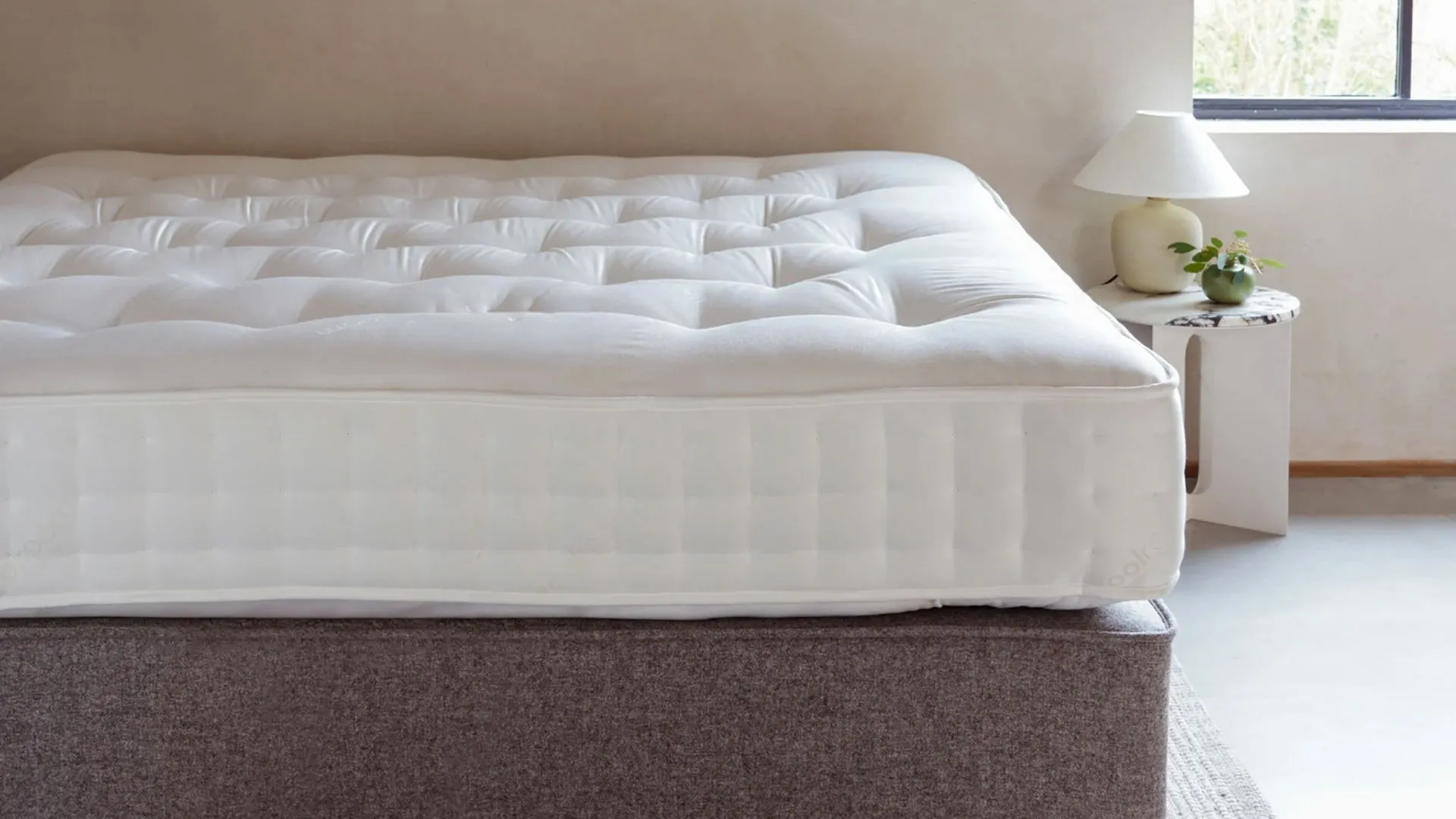 Experience All-Night Comfort with the Sleepy Owl King Size Mattress Topper